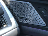 ハーマンカードンのカースピーカーは良質な音を届けると同時に、その先にある車内空間における上質な&ldquo;音楽体験&rdquo;も提供している。