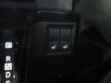 運転席と助手席にはシートヒーターが備わっています。