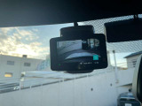 万が一の備えに!車両前後の状況を映像で記録する、ドライブレコーダーを装備しております。