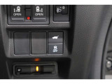 【横滑り防止装置】ドライバーの安全運転をアシストしてくれる装備が充実しています☆ドライバーの不安を安心へと変えてくれますね。