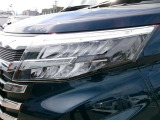 LEDヘッドライトで、明るさはもちろん省エネで環境にもやさしく、夜間の走行や悪天候でも安心です。しかも長寿命!