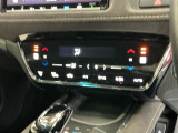 運転席/助手席シートヒーターで寒い日もすぐに温かくなり快適に過ごせます。2段階の温度調整が可能です