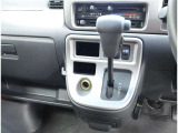 インパネタイプの4速A/T車です。