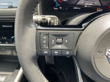 ステアリングスイッチの操作で、アドバンスディスプレイ・音量調整等が出来ますので、目線をずらすことなく使用出来るので安全です。