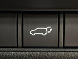 【パワーバックドア】スマートキーや運転席のボタンを押すだけでリアゲートが自動で開閉します!荷物を持っている時や、高い位置にあるバックドアを閉める際に便利な機能です♪