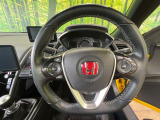 【純正革巻きステアリング】上質な革を使用することで、手にしっかり馴染みとても運転しやすいハンドルです♪
