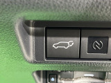 【パワーバックドア】スマートキーや運転席のボタンを押すだけでリアゲートが自動で開閉します!荷物を持っている時や、高い位置にあるバックドアを閉める際に便利な機能です♪