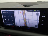 【純正ナビゲーション】BMWのナビゲーションは操作性も良く、詳細な地図情報と交通状況を見やすく表示し、快適なドライビングをサポートしながら目的地までナビゲートします