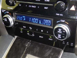 左右独立温度コントロールフルオートエアコンです。運転席、助手席それぞれで独立して温度設定ができます。冷え性の方が乗っても安心ですね♪