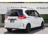 CROSSTAR BLACK STYLE専用装備の「リアライセンスガーニッシュ」