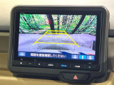 【バックカメラ】駐車時に後方がリアルタイム映像で確認できます。大型商業施設や立体駐車場での駐車時や、夜間のバック時に大活躍!運転スキルに関わらず、今や必須となった装備のひとつです!