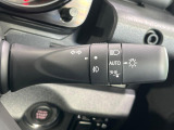 【オートライト】周りの明るさに応じて自動でヘッドライトの点灯・消灯ができる機能です!ライトの付け忘れ・消し忘れなどが無くなり、雨の日や夕方の走行も安心!トンネル通過時も便利ですね♪