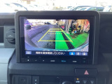 運転が苦手な方も車庫入れラクラクです!ギアをリバースに入れれば自動的にモニターが切り換わりますので、面倒な操作は不要です。狭い駐車場もお車を傷つけず安心です!