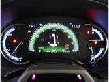 とっても見やすいメーターです。夜間時はラグジュアリーな気分にさせてくれる照明が魅力ですので、夜のドライブも楽しみになりますよ♪