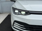 LEDマトリックスヘッドライト「IQ.LIGHT」。対向車や先行車を検知し、LEDを個別制御。まぶしさを抑えながら、夜間の視界をしっかり確保。