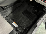 嬉しい純正フロアマット付き♪ 状態も良好です(^^♪