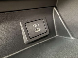充電用USB端子付き。スマートフォンなどの充電に便利です。