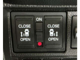 【両側パワースライドドア】両側がパワースライドドアになっており、運転席のスイッチやスマートキーでも開閉が可能です!開口部も広いので乗り降りも楽々♪