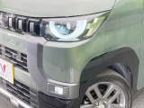 【LEDヘッドライト】悪天候や夜間走行時も良好な視界を確保し安心して運転できる高輝度LEDヘッドライトを装備!点灯速度が早く、消費電力も抑えられています。