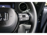 Hondaセンシングの機能のひとつ、アダプティブクルーズコントロール付!アクセルから足を離しても設定したスピードと前車との車間を保ち走行してくれます!車線維持もアシスト☆高速道路で疲労軽減ですね☆