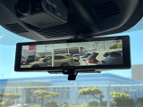 【 デジタルインナーミラー 】車両後方カメラの映像をミラーに映すことが出来ます! そのため、後席に人や荷物があって後方が見えづらい場合でもしっかり視界を確保することが出来ます!