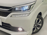 【LEDヘッドライト】悪天候や夜間走行時も良好な視界を確保し安心して運転できる高輝度LEDヘッドライトを装備!点灯速度が早く、消費電力も抑えられています。