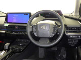 運転席まわりです。 各操作スイッチは使いやすい位置に配置されてます。