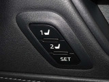 運転席のパワーシートは2名様分までメモリー機能付きです。