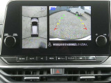 全周囲カメラで、クルマを上空から見下ろしているかのような映像を映し出します。周囲の状況がひと目でわかります!