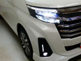 LEDヘッドライトです。デザイン性がよくとても明るいので、夜間の走行や悪天候でも安心です。しかも長寿命!