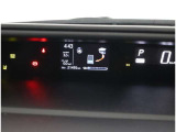 カラーヘッドアップディスプレイ付き。少ない視線移動で情報を確認できるので、運転の疲労軽減に繋がりますよ♪