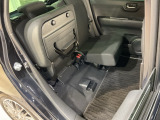 後席をはね上げれば、「もうひとつの荷室」が生まれます。