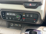 運転席助手席シートヒーター、USBジャック、オートエアコン