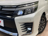 【LEDヘッドライト】悪天候や夜間走行時も良好な視界を確保し安心して運転できる高輝度LEDヘッドライトを装備!点灯速度が早く、消費電力も抑えられています。