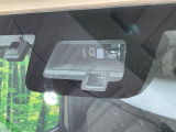 【スズキ セーフティサポート】走行中に前方の車両等を認識し、衝突しそうな時は警報とブレーキで衝突回避と被害軽減をアシスト。より安全にドライブをお楽しみいただけます。