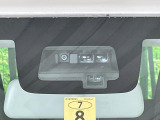 【スズキ セーフティサポート】走行中に前方の車両等を認識し、衝突しそうな時は警報とブレーキで衝突回避と被害軽減をアシスト。より安全にドライブをお楽しみいただけます。