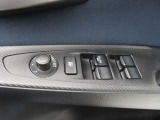 運転席のパワーウインドースイッチ部です。よく触れる場所だからこそ、使用状態があらわれますよね。ぜひこうした所もチェックしてください。