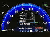 【RSA】前方カメラまたはナビゲーションシステム (情報を取得した場合)を使って特定の道路標識や信号などを認識し、ディスプレイ表示やブザーで運転者にお知らせ。