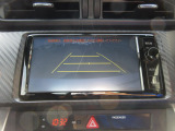 バックカメラの画像です。ガイドラインがスムースな車庫入れをサポートいたします。車庫入れの安心感がアップしますね。