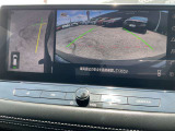 アラウンドビューモニターは、自車の前方・左側面映像をモニタ-に映して離合時・駐車時などにとても便利です。