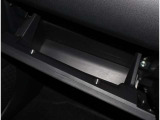 夜間走行でも安心のLEDへッッドライト搭載車です。とても明るく白い光で照らします。この装備も人気のアイテムですね