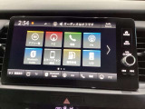 車内は光触媒抗菌消臭施工済です。インパネ周りはスタイリッシュなデザインです。グローブボックスやカップホルダーのほかにトレーなどたくさんの収納スペースが付いています。