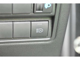 オートマチックハイビームとは、先行車や対向車のライトを認識し、ハイビームとロービームを自動で切り替える機能です。夜道の視界を確保します。詳細は販売店スタッフまでおたずねください。