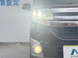 【LEDヘッドライト】悪天候や夜間走行時も良好な視界を確保し安心して運転できる高輝度LEDヘッドライトを装備!点灯速度が早く、消費電力も抑えられています。