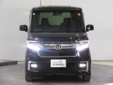 ハロゲンより明るく、より遠くまでさらなる安心感のあるLEDヘッドライトを採用。点灯忘れも防止できるオートライトコントロール機構付きです。