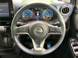 【純正革巻きステアリング】上質な革を使用することで、手にしっかり馴染みとても運転しやすいハンドルです♪