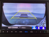 バックでの車庫入れも安心です! リアカメラが付いているバックモニター付のナビを装備しております。操作線もついており距離感も画面から確認できます。