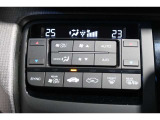 運転席と助手席の温度設定の変更が可能な左右独立タイプのデュアルエアコンです♪♪♪暑がりな人・寒がりな人も誰もが車内を快適にお過ごしいただけます♪♪♪