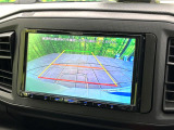 【バックカメラ】駐車時に後方がリアルタイム映像で確認できます。大型商業施設や立体駐車場での駐車時や、夜間のバック時に大活躍!運転スキルに関わらず、今や必須となった装備のひとつです!