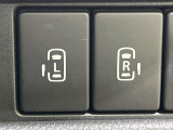 【両側パワースライドドア】スマートキーや運転席のスイッチで後席両側スライドドアの開閉が可能♪電動だから力を入れてドアを開ける必要が無く、小さなお子様でも簡単に開け閉めでき快適です♪
